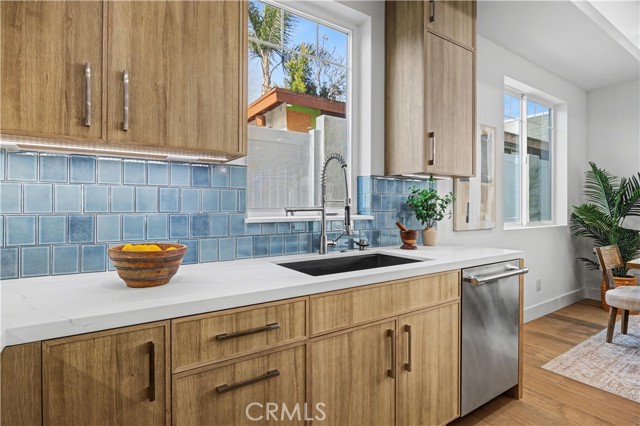 Detail Gallery Image 10 of 43 For 2203 Marshalfield #B,  Redondo Beach,  CA 90278 - 4 Beds | 3/1 Baths