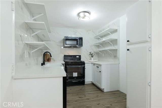 Detail Gallery Image 6 of 21 For 9505 Sylmar Ave #4,  Panorama City,  CA 91402 - 3 Beds | 2 Baths