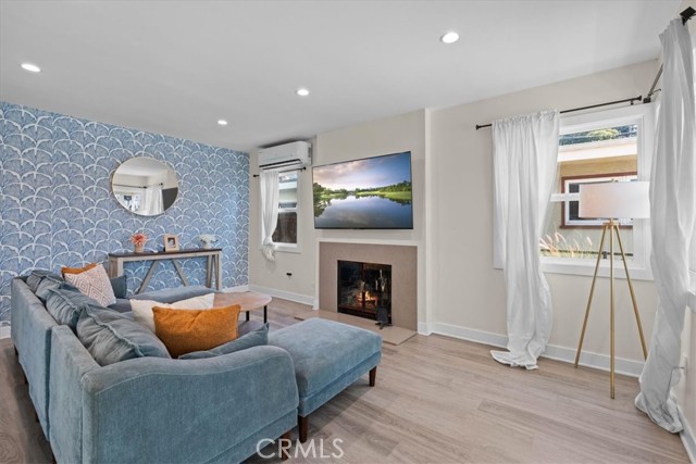 Detail Gallery Image 13 of 39 For 5829 E 2nd, Long Beach,  CA 90803 - – Beds | – Baths