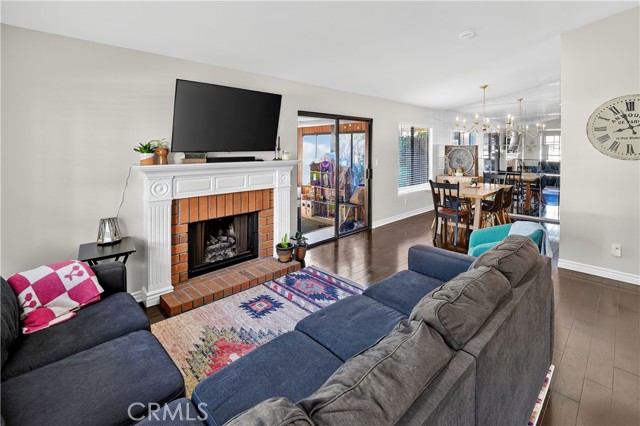 Detail Gallery Image 4 of 35 For 25784 Covala Ct, Valencia,  CA 91355 - 2 Beds | 2 Baths