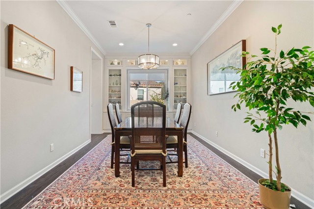 Detail Gallery Image 18 of 66 For 18619 Cedar Crest Dr, Canyon Country,  CA 91387 - 3 Beds | 2/1 Baths