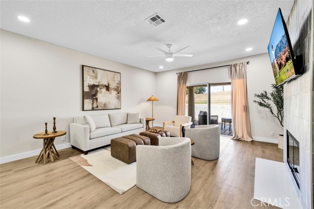 191 Desert Falls Circle, Palm Desert CA: https://media.crmls.org/medias/c0782120-eb5f-4db4-822e-0b753f56f825.jpg