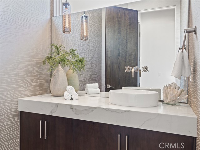 Detail Gallery Image 13 of 29 For 320 35th Street, Manhattan Beach,  CA 90266 - 4 Beds | 4/1 Baths