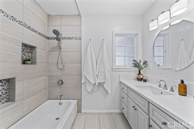 Detail Gallery Image 21 of 44 For 17008 Hartland St, Lake Balboa,  CA 91406 - 4 Beds | 2 Baths