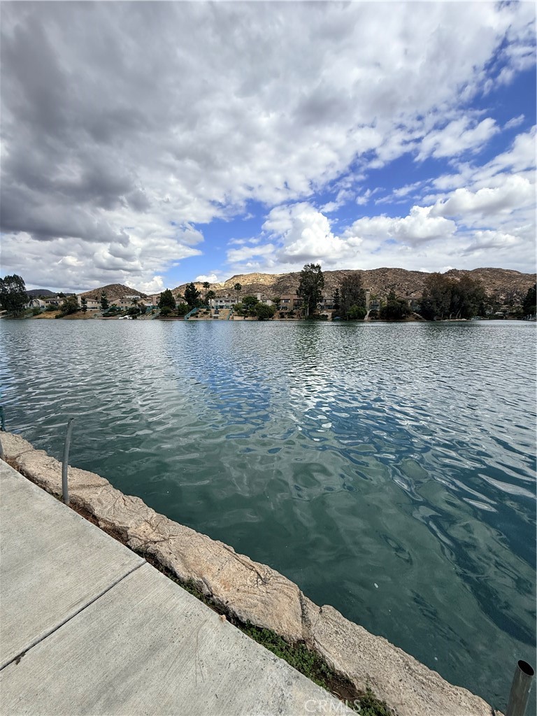 https://media.crmls.org/medias/c07a251d-d71b-4c21-b522-0da42dfdb716.jpg?preset=X-Large