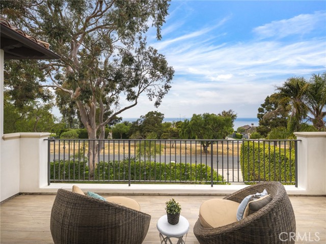 Detail Gallery Image 17 of 28 For 1336 Palos Verdes Dr, Palos Verdes Estates,  CA 90274 - 5 Beds | 4 Baths