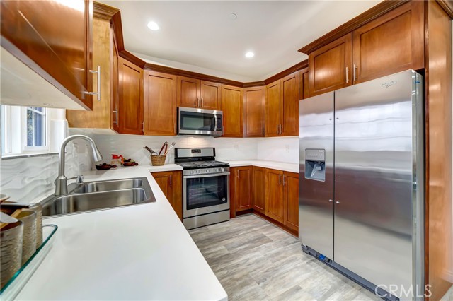 Detail Gallery Image 2 of 30 For 1101 N Maclay Ave #13,  San Fernando,  CA 91340 - 2 Beds | 3/1 Baths