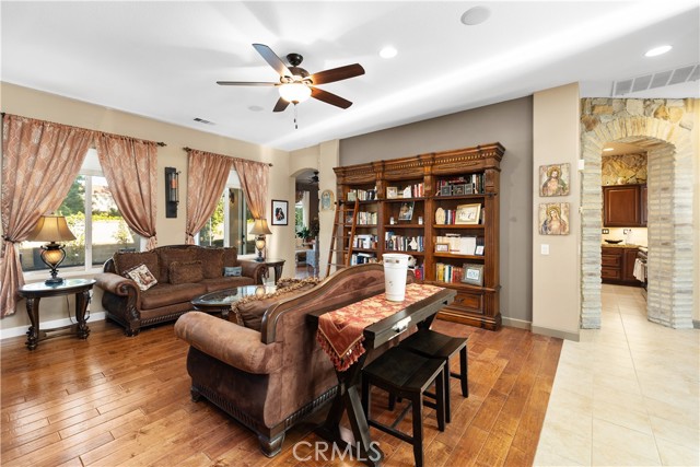 Detail Gallery Image 11 of 55 For 43856 Carentan, Temecula,  CA 92592 - 4 Beds | 2/1 Baths