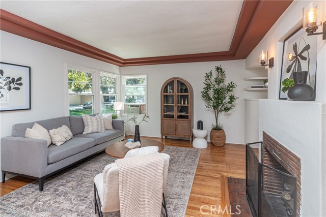 Detail Gallery Image 6 of 32 For 121 N Myers, Burbank,  CA 91506 - 4 Beds | 2 Baths