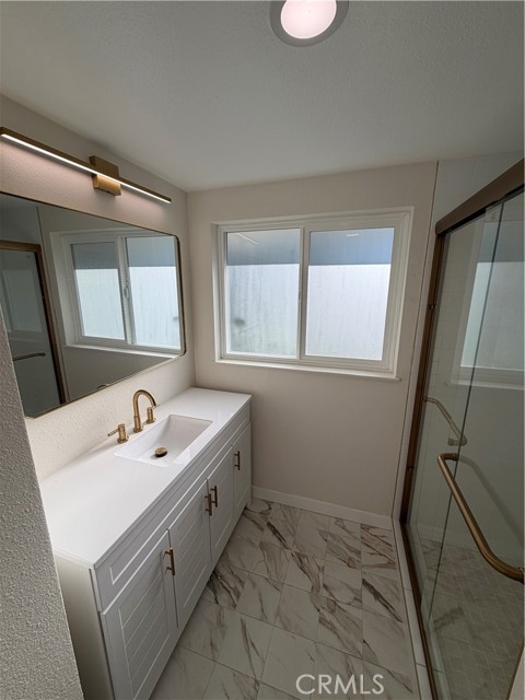 Detail Gallery Image 14 of 21 For 2432 Larchmont, Santa Ana,  CA 92706 - 3 Beds | 2 Baths