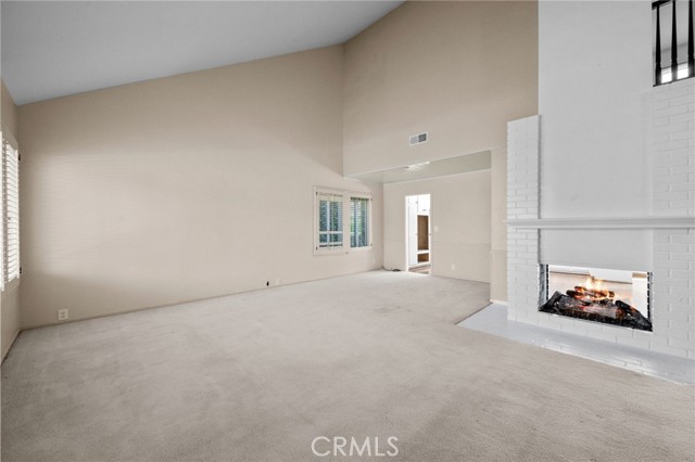 9882 Kings Canyon Drive, Huntington Beach CA: https://media.crmls.org/medias/c07d4c3f-06ad-40fb-bb0f-0c60fb719960.jpg