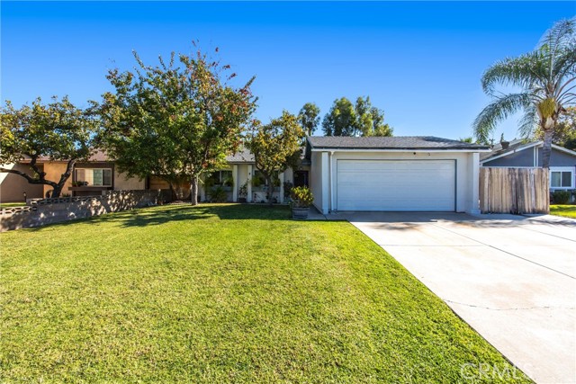 Detail Gallery Image 3 of 56 For 640 Jeremy Ct, Redlands,  CA 92374 - 3 Beds | 2 Baths