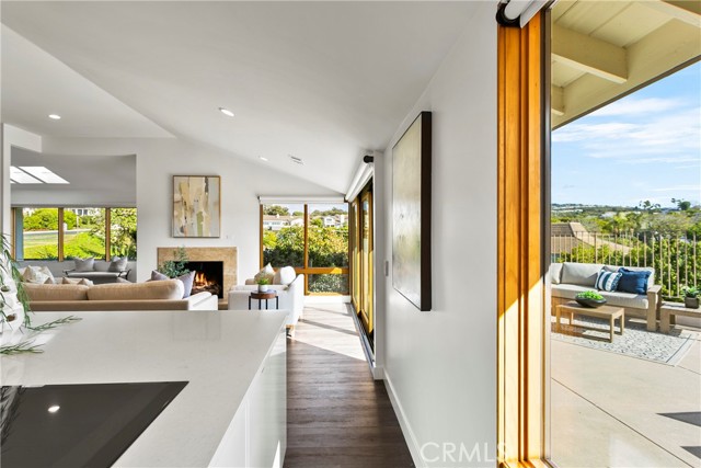 Detail Gallery Image 13 of 33 For 11 Skysail Dr, Corona Del Mar,  CA 92625 - 2 Beds | 2/1 Baths