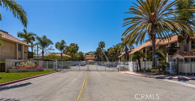 7648 Bay Drive, Huntington Beach CA: https://media.crmls.org/medias/c07f7b82-5b7d-4856-bd1c-d65c19b140f6.jpg
