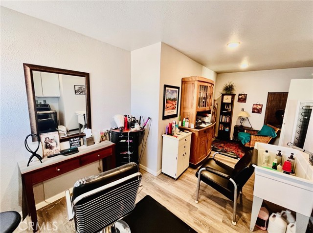 24212 Kansa Road, Apple Valley CA: https://media.crmls.org/medias/c07ffb3c-3cc5-4a14-adcb-f75ec5c0a03e.jpg