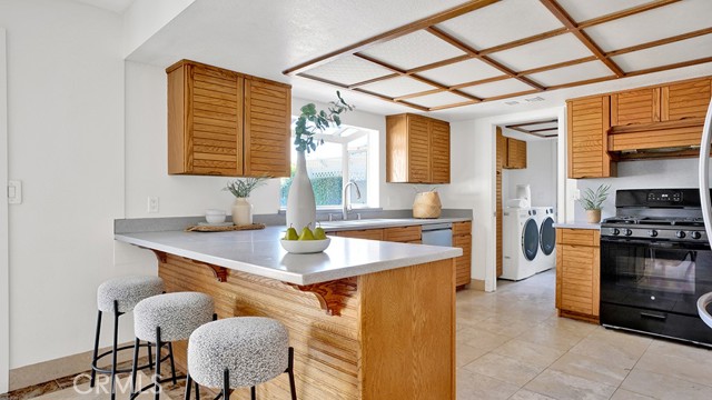 Detail Gallery Image 8 of 33 For 5011 Cambridge, Westminster,  CA 92683 - 4 Beds | 2/1 Baths