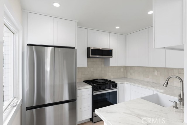 Detail Gallery Image 5 of 17 For 438 Acacia Ave, Corona Del Mar,  CA 92625 - 2 Beds | 1 Baths
