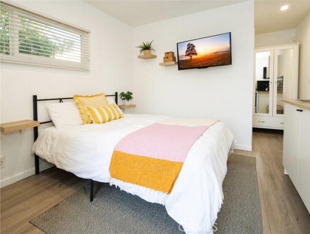 5435 W 76th Street, Los Angeles CA: https://media.crmls.org/medias/c0825de3-a4a4-487a-bdc5-134acc7d0fbe.jpg