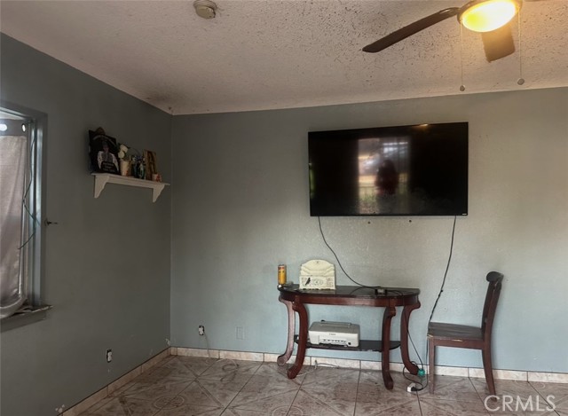 Detail Gallery Image 5 of 10 For 9003 Wadsworth Ave, Los Angeles,  CA 90002 - 2 Beds | 1 Baths