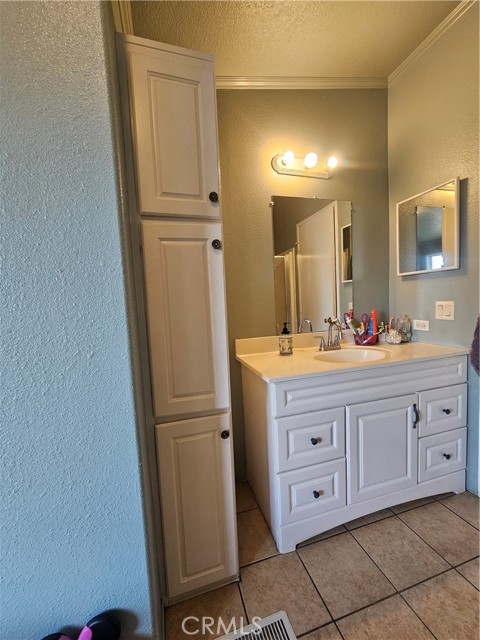 Detail Gallery Image 16 of 24 For 16600 Downey Ave #27,  Paramount,  CA 90723 - 4 Beds | 2 Baths