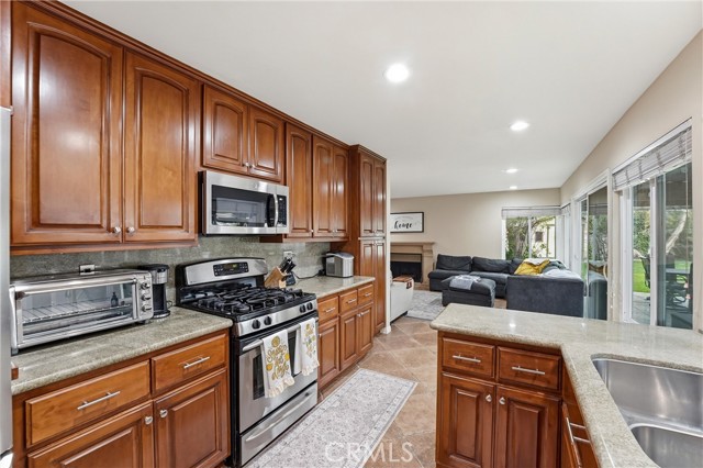 Detail Gallery Image 24 of 52 For 1513 Glenn Cir, Placentia,  CA 92870 - 4 Beds | 2/1 Baths