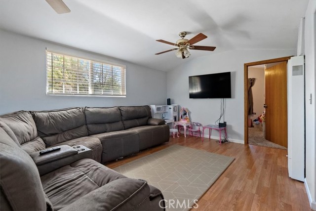 553 Well Road, Templeton CA: https://media.crmls.org/medias/c0830781-8f56-40f4-b8b2-2599a52e36b4.jpg