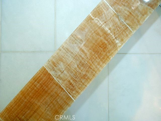 https://media.crmls.org/medias/c08351d4-d2b2-48cf-93b6-7c59dd91fd6c.jpg?preset=X-Large