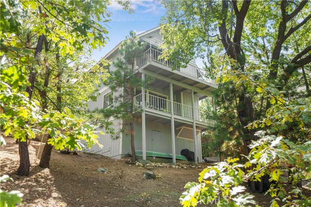 1310 Montreal Drive, Lake Arrowhead CA: https://media.crmls.org/medias/c083ebab-12eb-453d-8cd9-196229b50922.jpg
