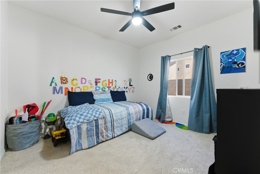 https://media.crmls.org/medias/c084c3ac-facd-42b4-aa79-e3f543dfd6e4.jpg?preset=X-Large