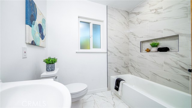 22137 Gresham Street, West Hills CA: https://media.crmls.org/medias/c08614e4-9a74-486f-aeb0-c21660741b71.jpg