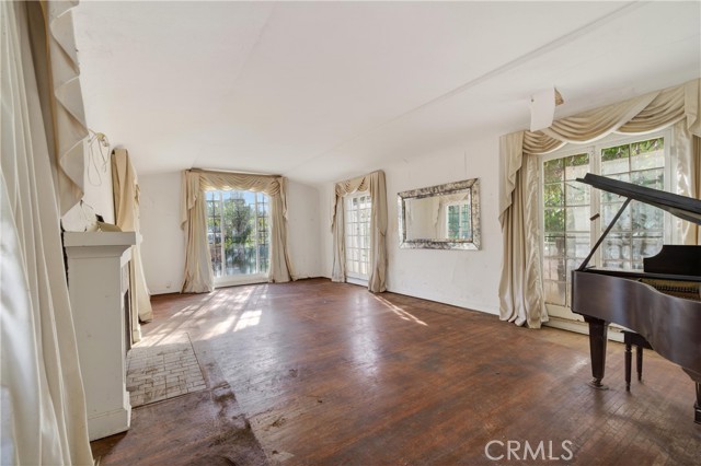 Detail Gallery Image 5 of 33 For 2329 N Edgemont, Los Angeles,  CA 90027 - 5 Beds | 3 Baths