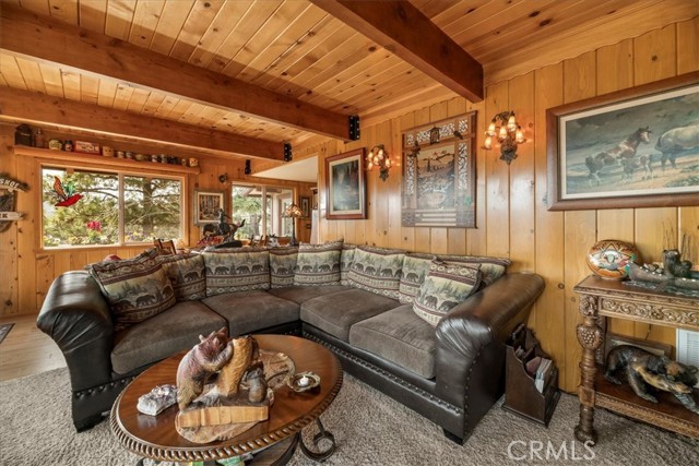 Detail Gallery Image 11 of 38 For 1285 Ridge Rd, Fawnskin,  CA 92333 - 3 Beds | 2 Baths