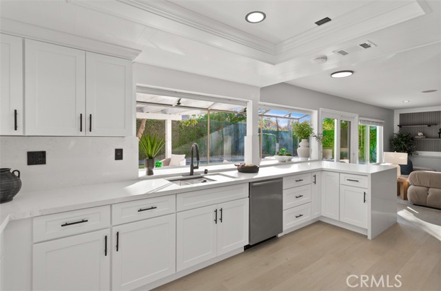 Detail Gallery Image 13 of 37 For 9882 Kings Canyon, Huntington Beach,  CA 92646 - 4 Beds | 2/1 Baths