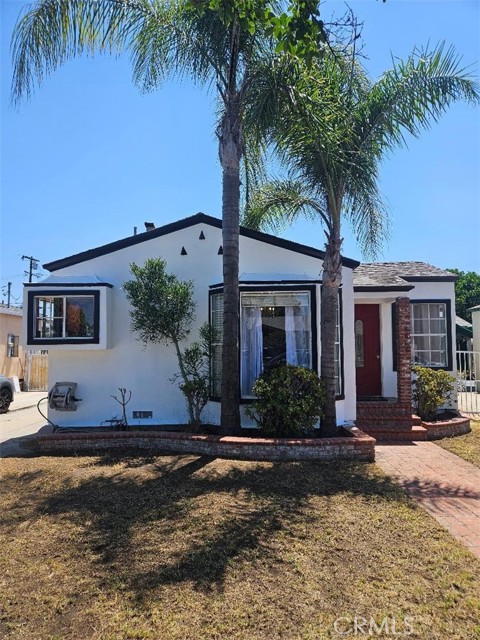 8686 San Juan Avenue, South Gate CA: https://media.crmls.org/medias/c0877e5e-afd8-41fc-944f-3e9ac5b0cb09.jpg