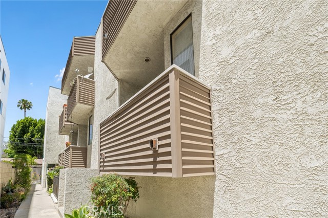 4511 Coldwater Canyon Avenue, Studio City CA: https://media.crmls.org/medias/c0888a05-5323-404c-84e0-852c574fbccc.jpg