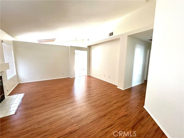 Detail Gallery Image 2 of 13 For 15171 Teakwood, Lake Elsinore,  CA 92530 - 3 Beds | 2 Baths