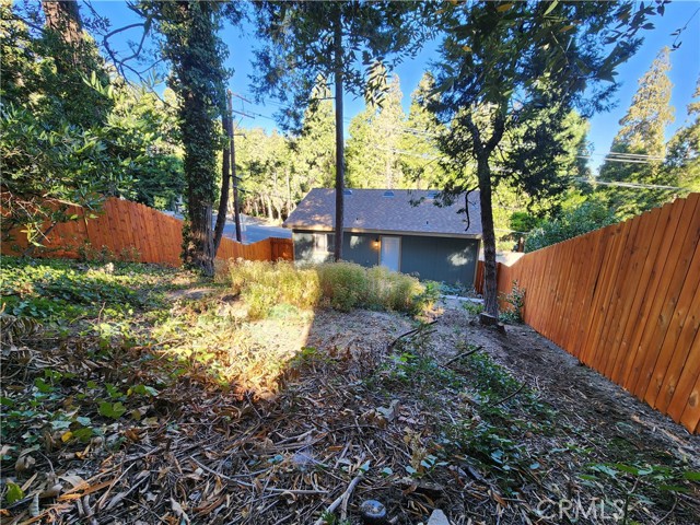 Detail Gallery Image 13 of 40 For 23513 Lake Dr, Crestline,  CA 92325 - 2 Beds | 2 Baths