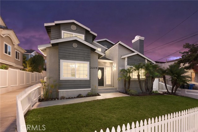 Detail Gallery Image 1 of 75 For 2205 Clark Ln a,  Redondo Beach,  CA 90278 - 3 Beds | 2/1 Baths