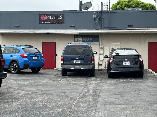 17833 Chatsworth Street photo 2