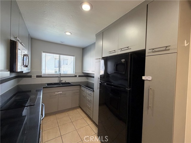 Detail Gallery Image 13 of 27 For 240 W Verdugo, Burbank,  CA 91502 - 2 Beds | 2 Baths