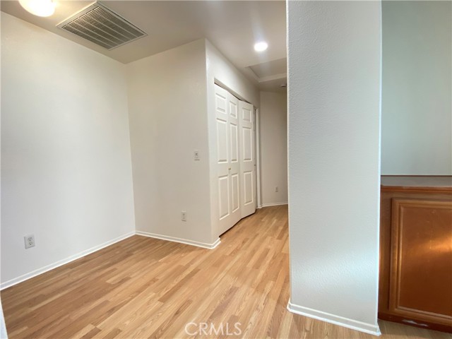 Image 11 of 21 For 15605 Lasselle Street 6