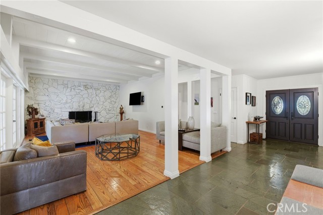 15936 Valley Wood Road, Sherman Oaks CA: https://media.crmls.org/medias/c08ad15b-df90-4679-a8ba-b1bbabb1c91d.jpg