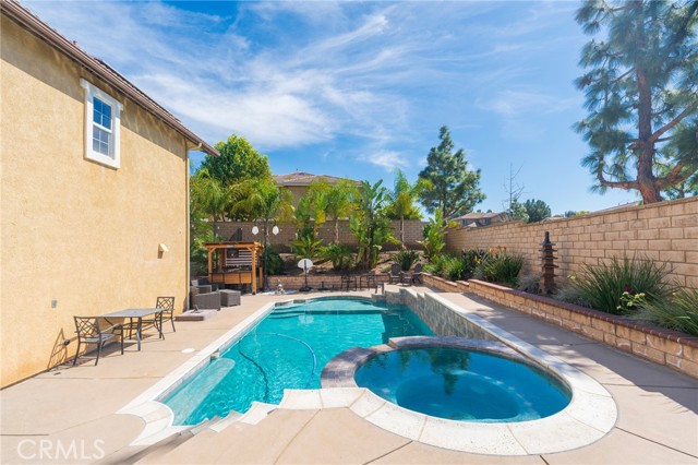 Detail Gallery Image 8 of 32 For 2295 Shanna Carle Dr, Corona,  CA 92882 - 4 Beds | 3/1 Baths