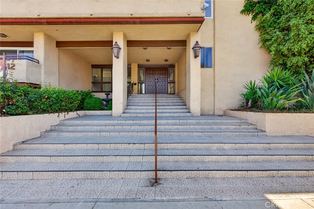 https://media.crmls.org/medias/c08ba79b-695e-46ed-8d07-6955750e7c3a.jpg?preset=X-Large