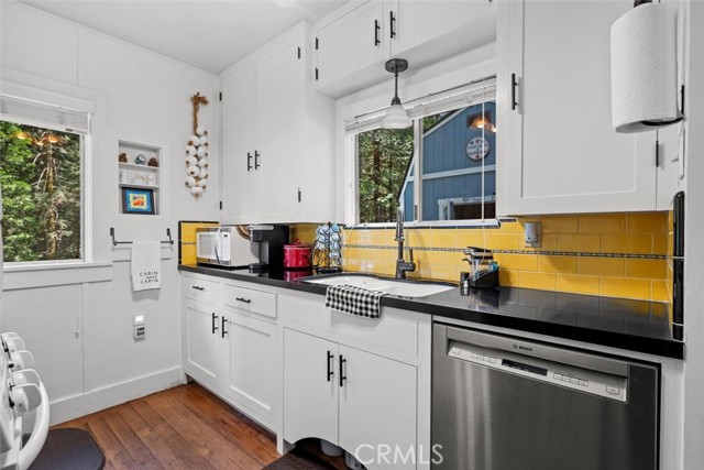 27048 State Highway 189, Blue Jay CA: https://media.crmls.org/medias/c08bed53-5cc7-4f1f-b1a4-b82dca9bc5a2.jpg