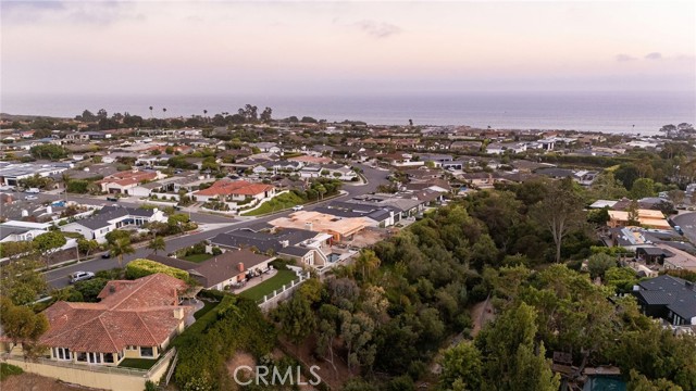 633 Rockford Road, Corona del Mar CA: https://media.crmls.org/medias/c08c37c6-b7ac-4cfa-8b2d-3cc9ffbdf5e9.jpg