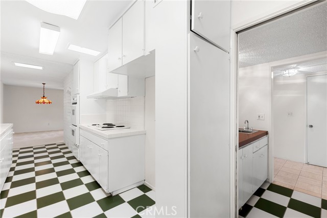 5330 Lindley Avenue, Encino CA: https://media.crmls.org/medias/c08c4985-38c3-4b66-9b8f-d5098183769a.jpg