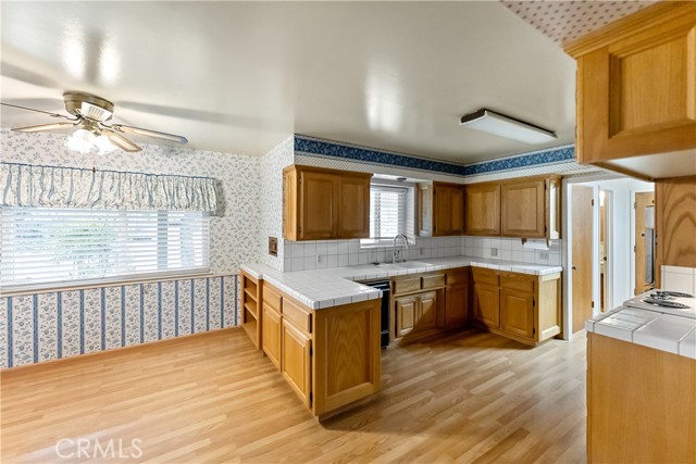 Detail Gallery Image 4 of 20 For 1630 W Robinwood, Fresno,  CA 93711 - 4 Beds | 3/1 Baths