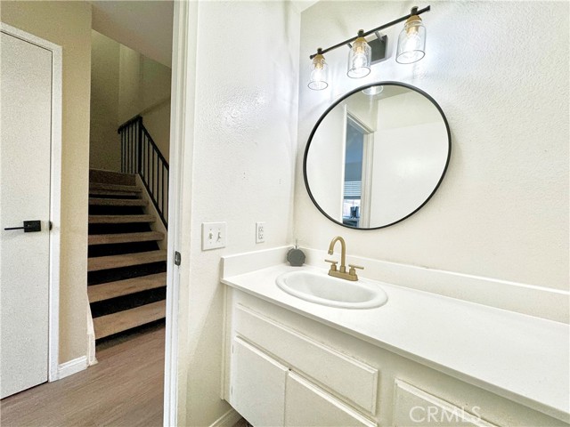 Detail Gallery Image 6 of 22 For 331 W Alton Ave #C196,  Santa Ana,  CA 92707 - 4 Beds | 2 Baths