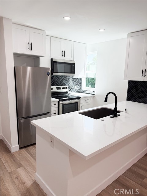 Detail Gallery Image 2 of 11 For 17000 Burbank Bld #305,  Encino,  CA 91316 - 2 Beds | 1 Baths